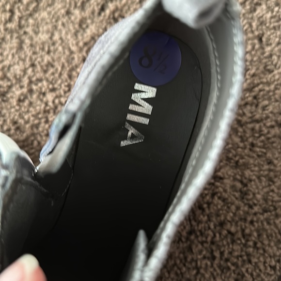 Mia grey wedge booties EUC 8.5 - Picture 2 of 5